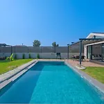 Arel House Villa *