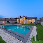 Arel House Villa